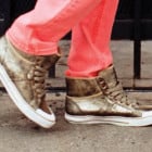 Marche avec des VANS uniques