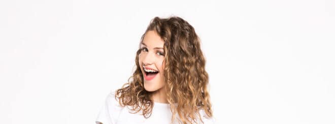 Portraits de Lou Jean, chanteuse. TF1 Musique.