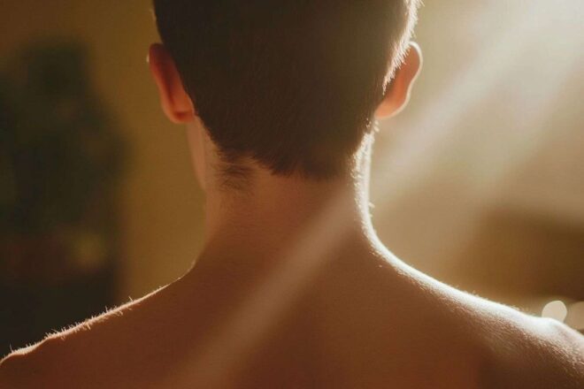 Éclat de lumière sur peau